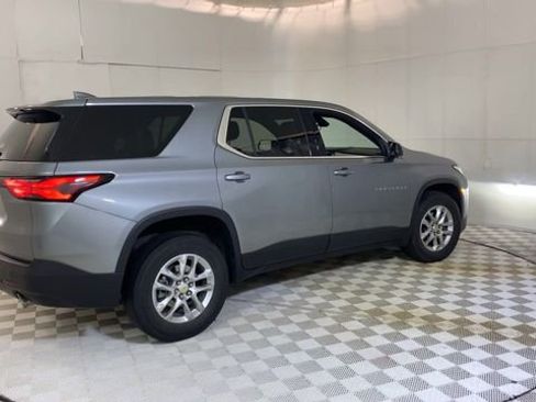 Certified 2023 Chevrolet Traverse LS FWD image 3