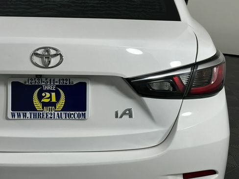 Used 2017 Toyota Yaris iA image 13
