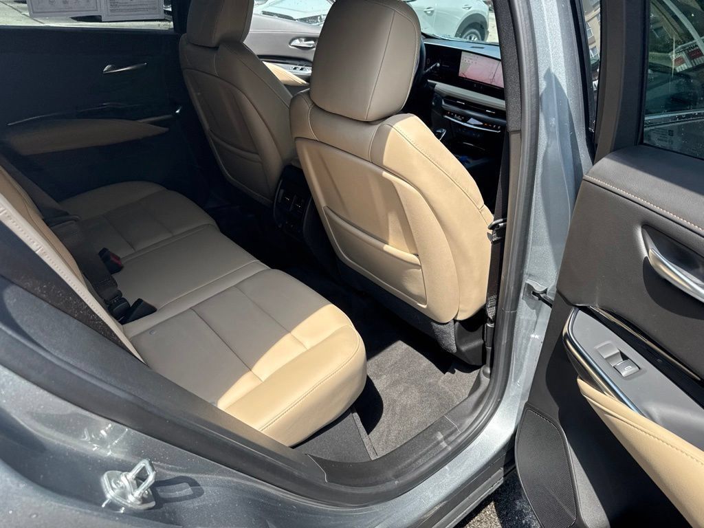 Used 2024 Cadillac XT4 Luxury w/ Cold Weather Package FWD image 72
