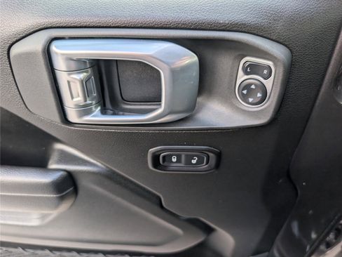 Used 2025 Jeep Gladiator Sport AWD/4WD image 19