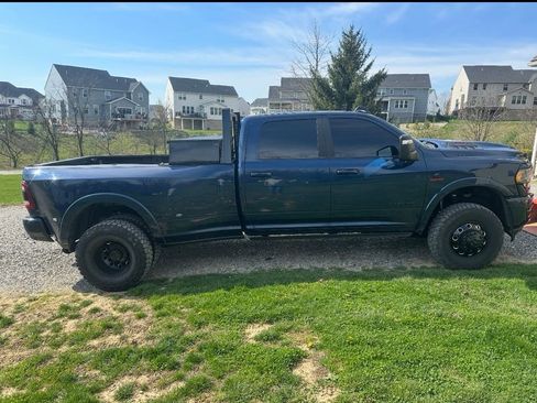 Used 2023 RAM 3500 Limited image 4