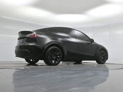 Used 2021 Tesla Model Y Long Range AWD/4WD image 40