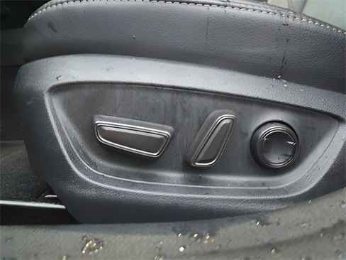 Used 2018 Toyota Camry XSE image 16