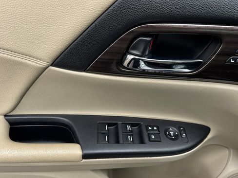 Used 2017 Honda Accord EX-L image 10