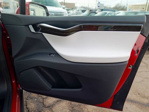 Used 2016 Tesla Model X 90D image 35