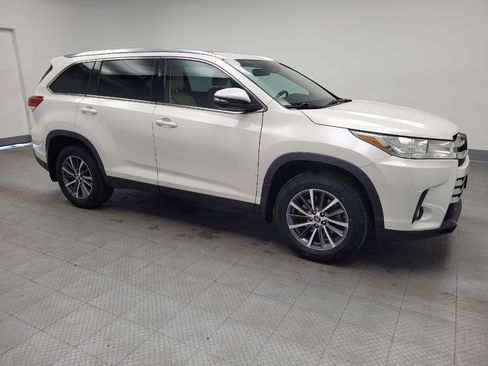 Used 2019 Toyota Highlander XLE image 11