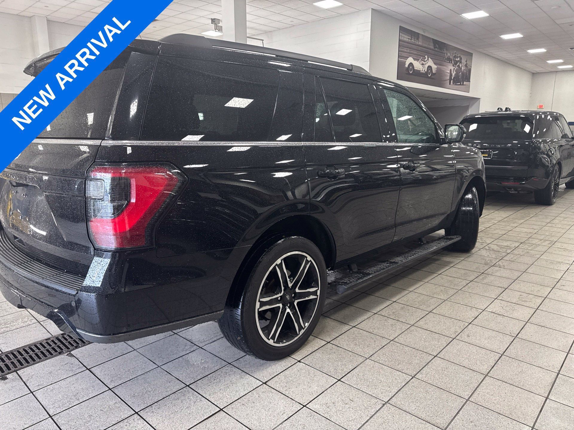 Used 2021 Ford Expedition Limited AWD/4WD image 2
