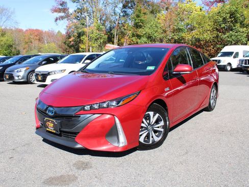 Used 2017 Toyota Prius Prime Premium image 1