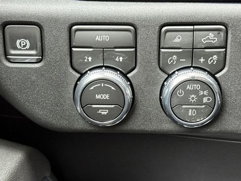 New 2026 GMC Sierra 1500 SLT w/ SLT Premium Package AWD/4WD image 31