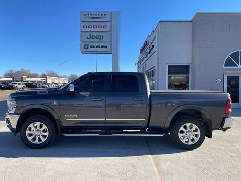 Used 2022 RAM 2500 Laramie AWD/4WD image 1