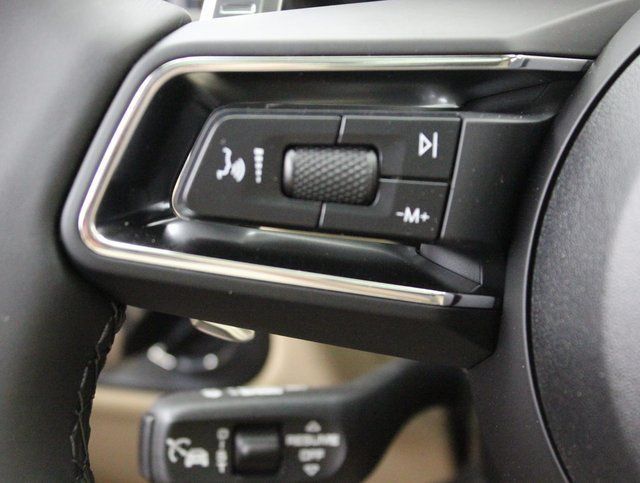 Used 2024 Porsche Macan AWD/4WD image 33