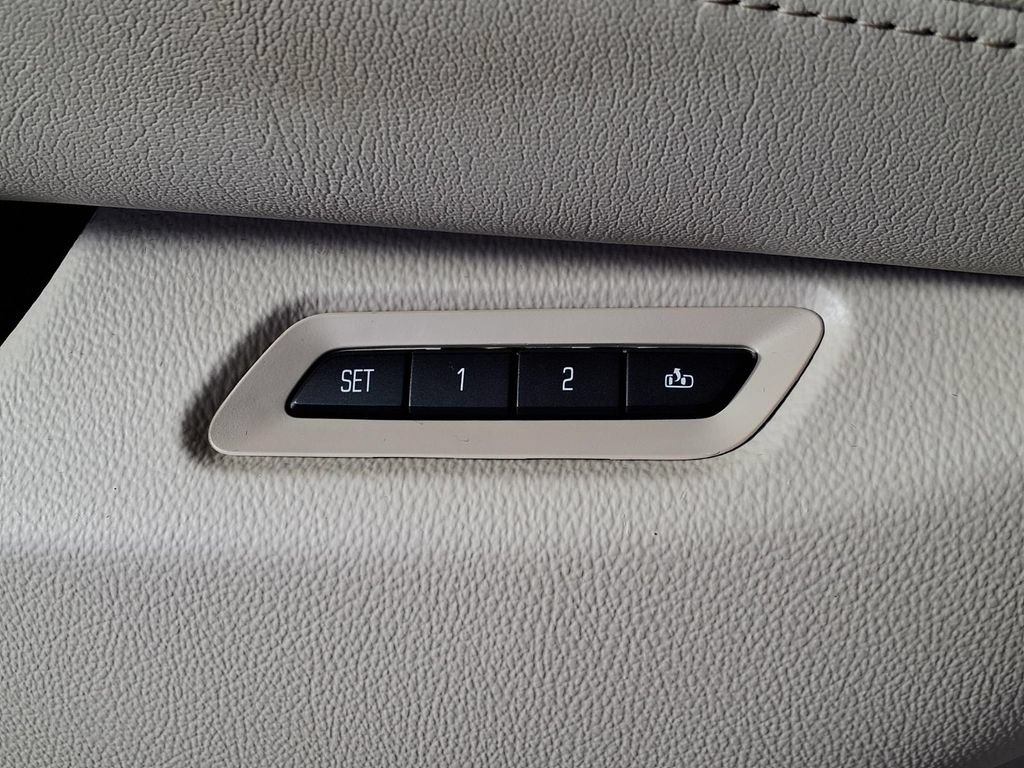 Used 2015 Cadillac Escalade Premium RWD image 19