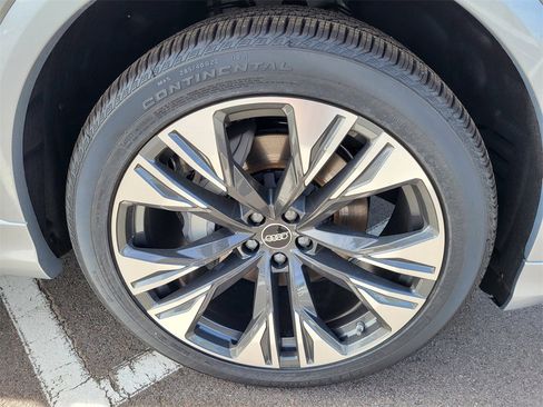 New 2025 Audi Q8 Premium image 15