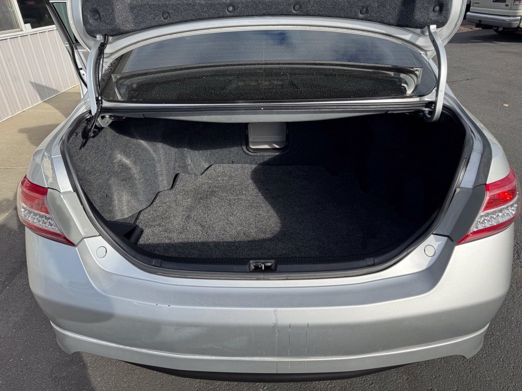 Used 2010 Toyota Camry SE FWD image 14
