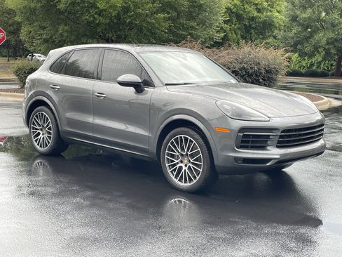 Used 2023 Porsche Cayenne AWD/4WD image 2
