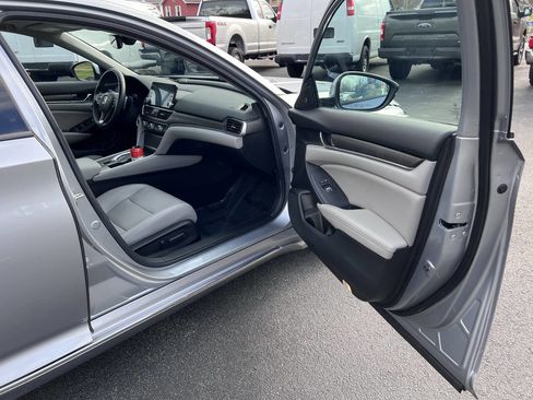 Used 2019 Honda Accord Touring image 28