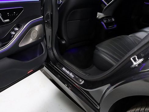 Certified 2022 Mercedes-Benz S 500 4MATIC w/ AMG Line Package image 30