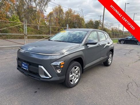 Certified 2025 Hyundai Kona SE image 3