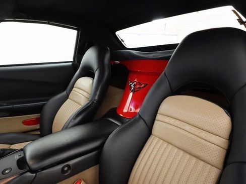 Used 2000 Chevrolet Corvette Convertible w/ Performance Handling Pkg image 11