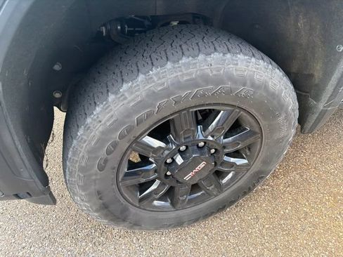 Used 2024 GMC Sierra 2500 AT4 w/ AT4 Premium Plus Package AWD/4WD image 4