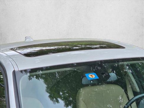 Used 2018 BMW 320i Sedan w/ Premium Package image 4