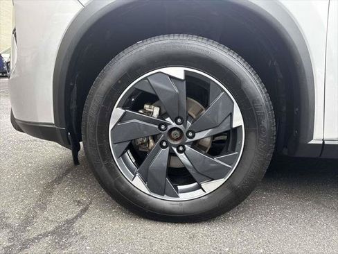Used 2024 Nissan Rogue SV AWD/4WD image 10