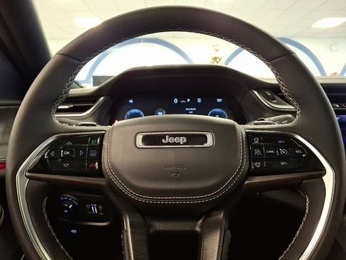 Certified 2024 Jeep Grand Cherokee Overland w/ Luxury Tech Group IV image 19