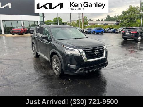Used 2022 Nissan Pathfinder SV AWD/4WD image 3