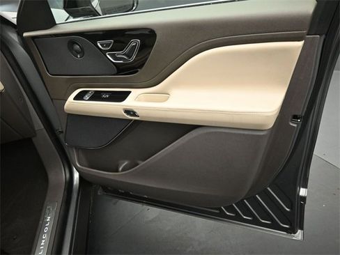 Certified 2023 Lincoln Aviator Reserve w/ Equipment Group 201A image 29