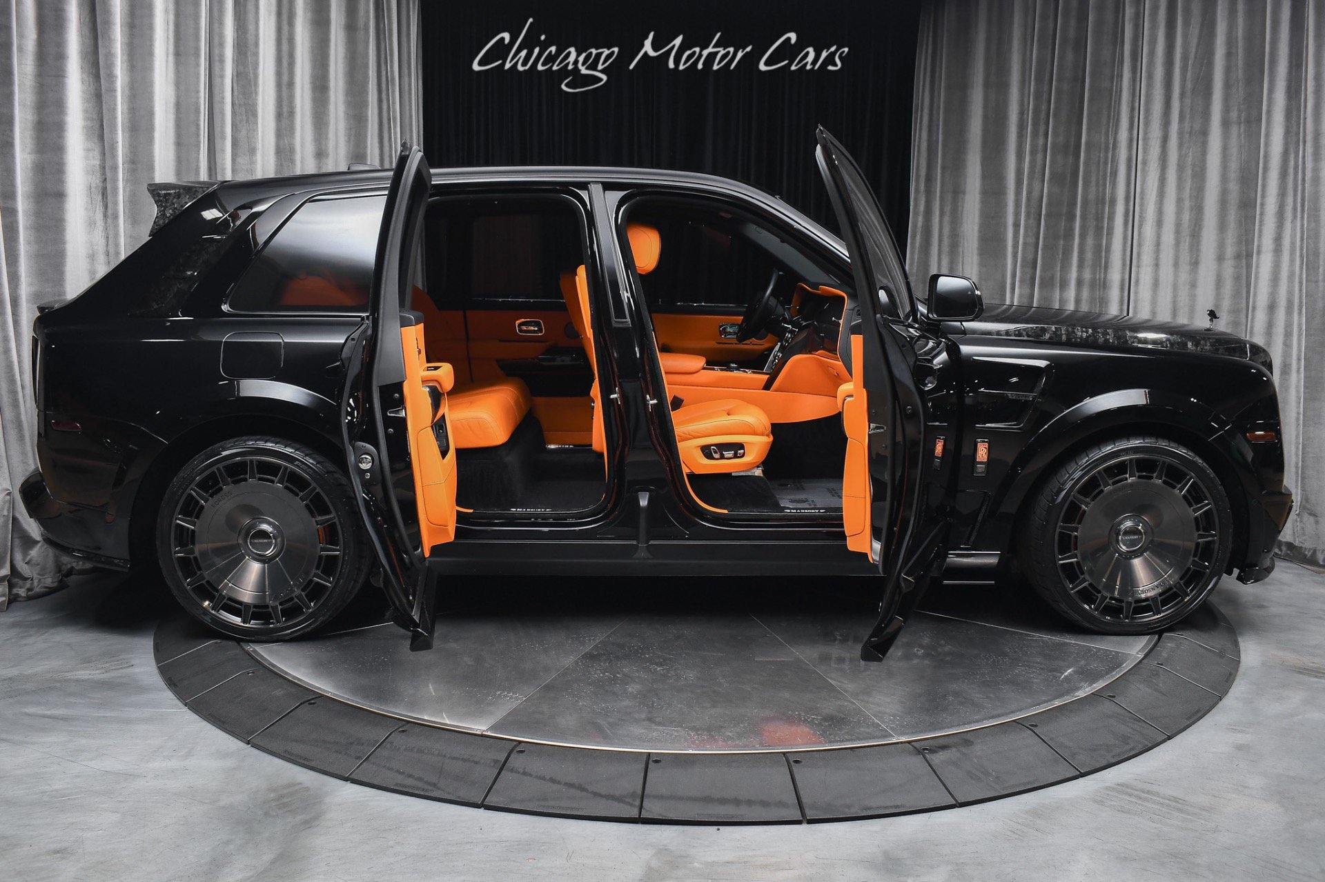 Used 2022 Rolls-Royce Cullinan Black Badge AWD/4WD image 31
