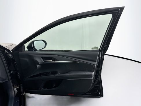 Used 2025 Toyota Camry SE image 32