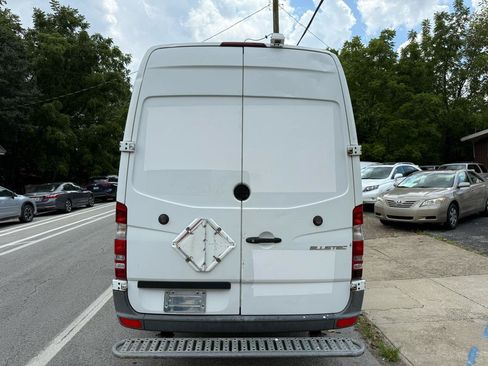 Used 2014 Mercedes-Benz Sprinter 2500 image 4