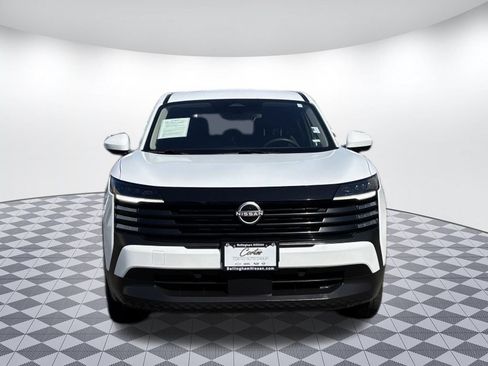 Used 2025 Nissan Kicks SV AWD/4WD image 2