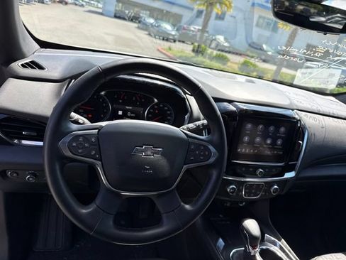 Used 2023 Chevrolet Traverse RS AWD/4WD image 12