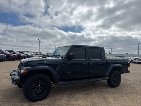 Used 2025 Jeep Gladiator Sport image 10