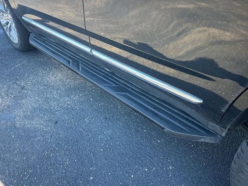 Used 2023 GMC Yukon SLT image 9