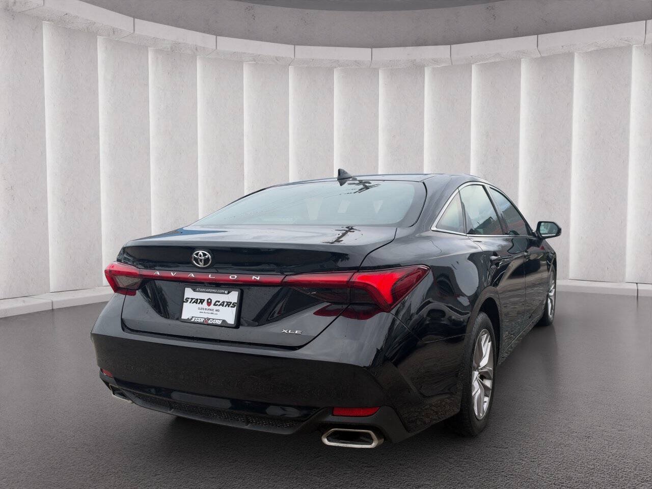 Used 2019 Toyota Avalon XLE w/ Moonroof Package FWD image 5