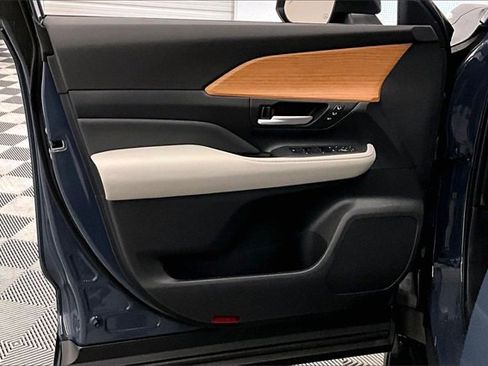 Used 2026 Toyota Grand Highlander Limited image 18