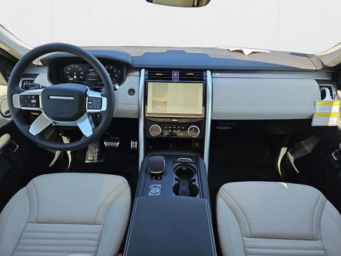 New 2025 Land Rover Discovery Dynamic SE AWD/4WD image 9