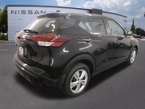 New 2025 Nissan Kicks Play S image 2