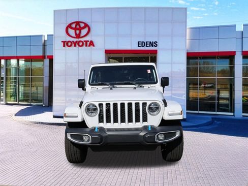 Used 2022 Jeep Wrangler Unlimited Sahara w/ Cold Weather Group AWD/4WD image 11