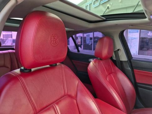 Used 2019 Alfa Romeo Giulia AWD image 14