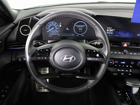 Certified 2025 Hyundai Elantra SEL image 16
