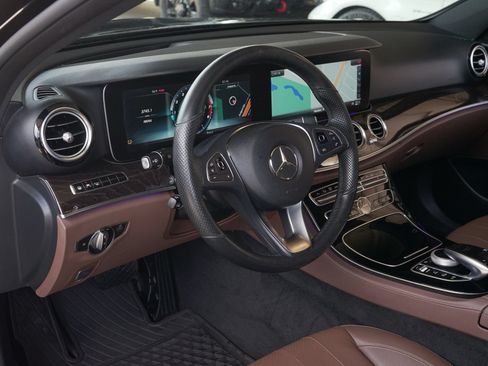 Used 2018 Mercedes-Benz E 300 4MATIC image 2