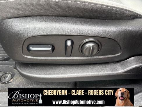 Used 2018 Chevrolet Equinox LT image 29