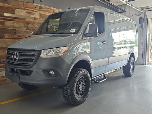 Used 2024 Mercedes-Benz Sprinter 2500 image 2