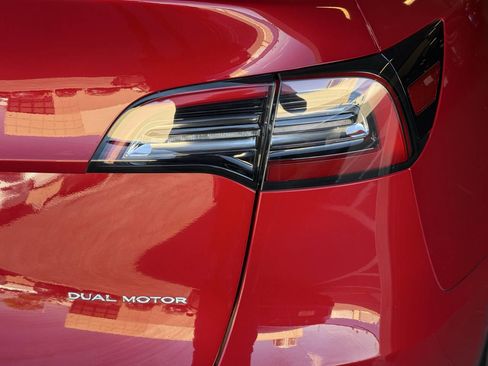 Used 2021 Tesla Model Y Long Range image 35