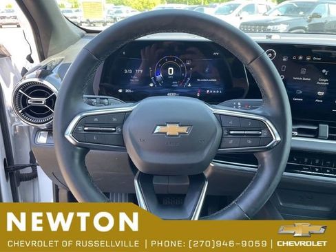 Used 2025 Chevrolet Equinox LT w/ Safety and Technology Package FWD image 14