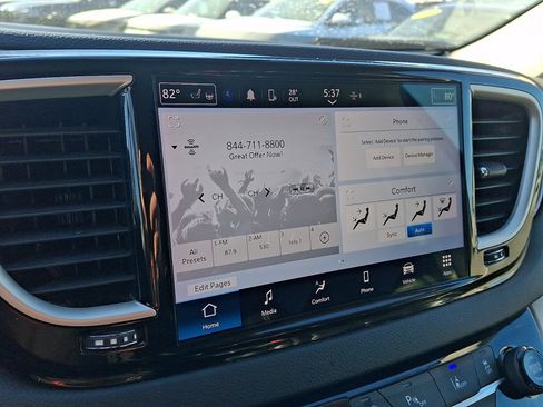 Used 2023 Chrysler Pacifica Touring-L image 27