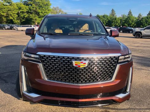Used 2022 Cadillac Escalade Premium Luxury AWD/4WD image 2